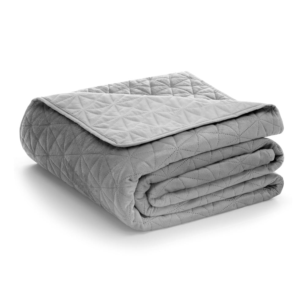 Svijetlo sivi prošiven prekrivač od samta 260x280 cm Laila – AmeliaHome