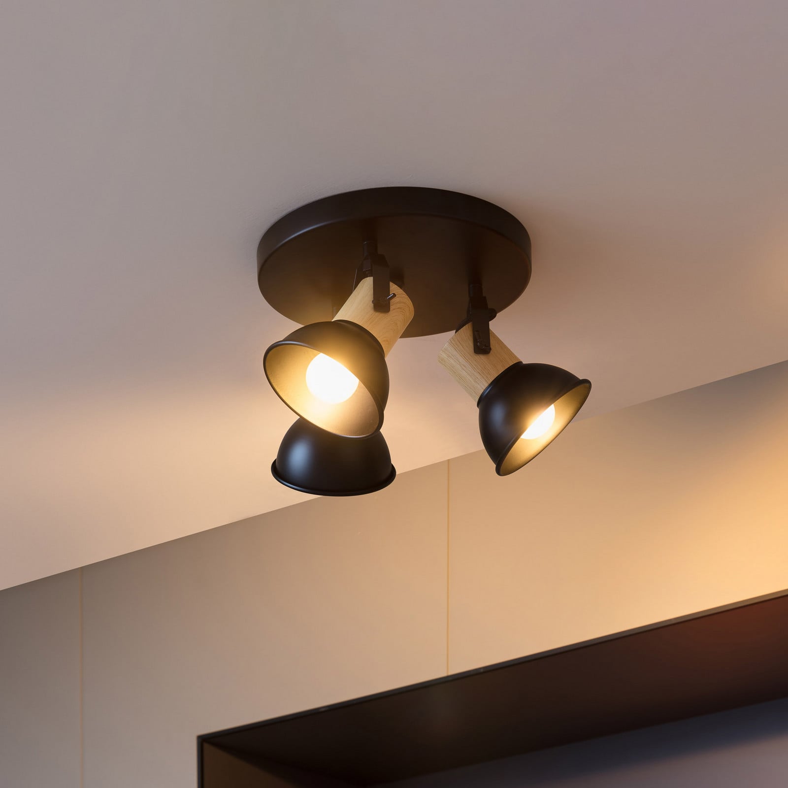 Reflektor Lindby Bosko, tri sijalice, okrugli