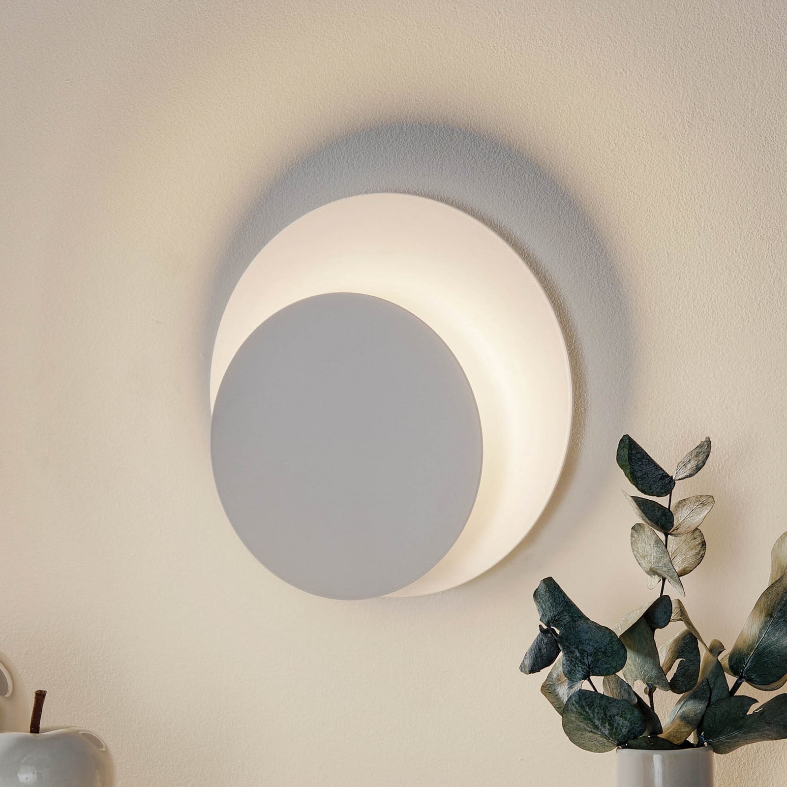 Kružna zidna lampa okruglog oblika, bijela