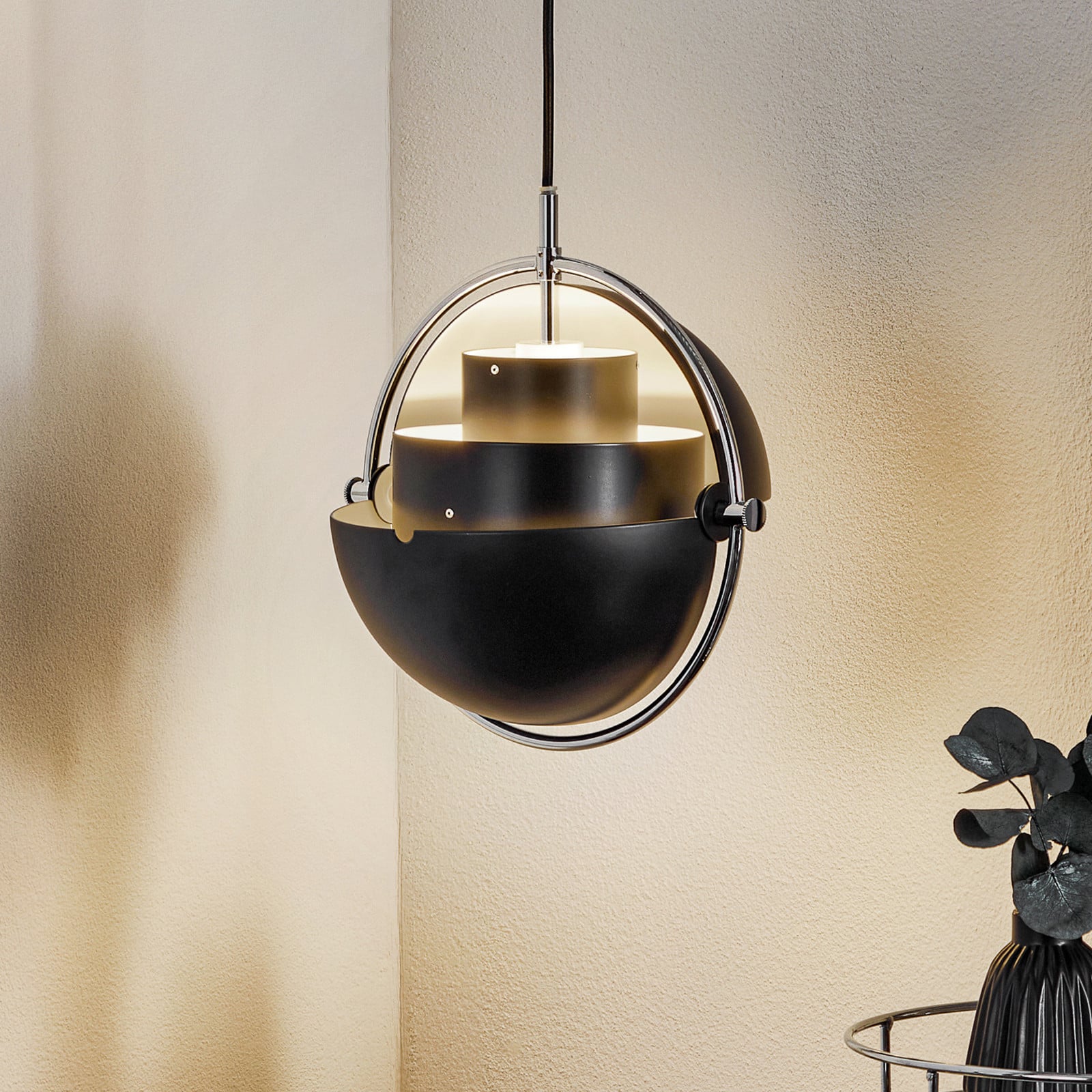 GUBI viseća svjetiljka Multi-Lite, Ø 27 cm, krom/crna
