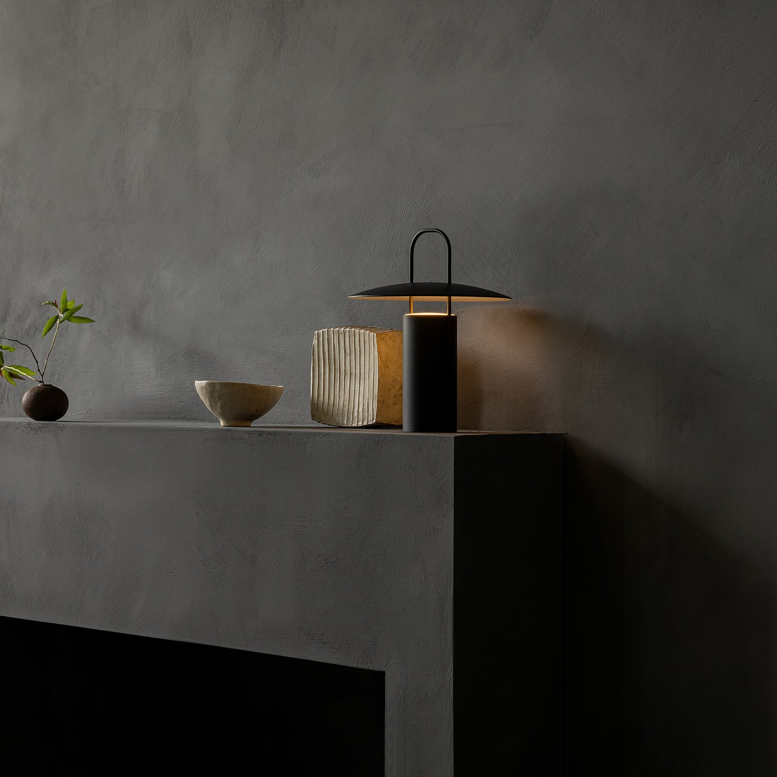 Audo Ray LED stolna lampa, prijenosna, crna