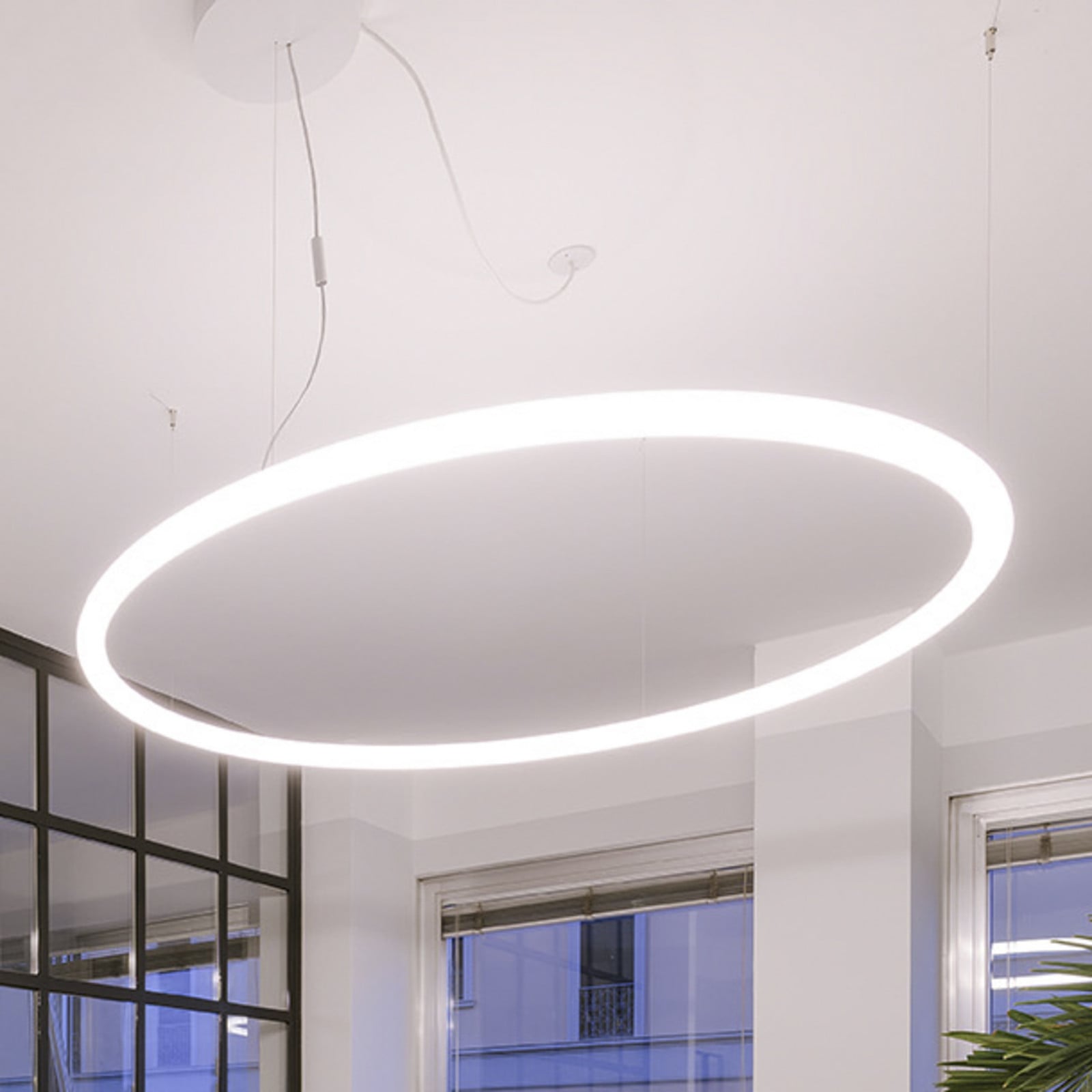 Artemide Abeceda svjetlosnog kružnog oblika preko App 155 cm
