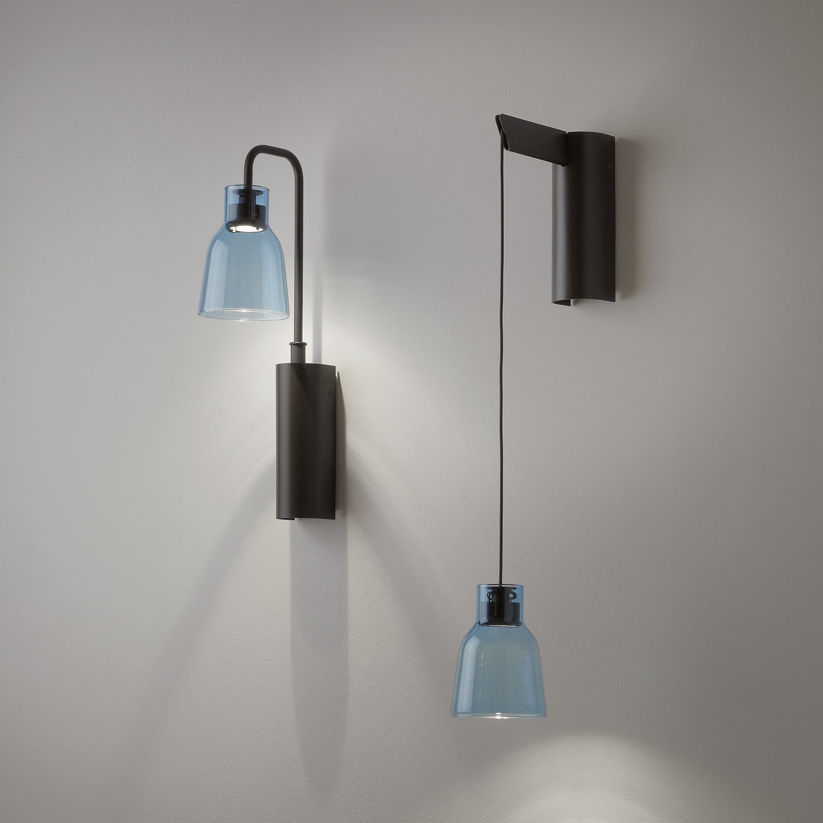 Bover Drip A/01 LED zidna svjetiljka, plava