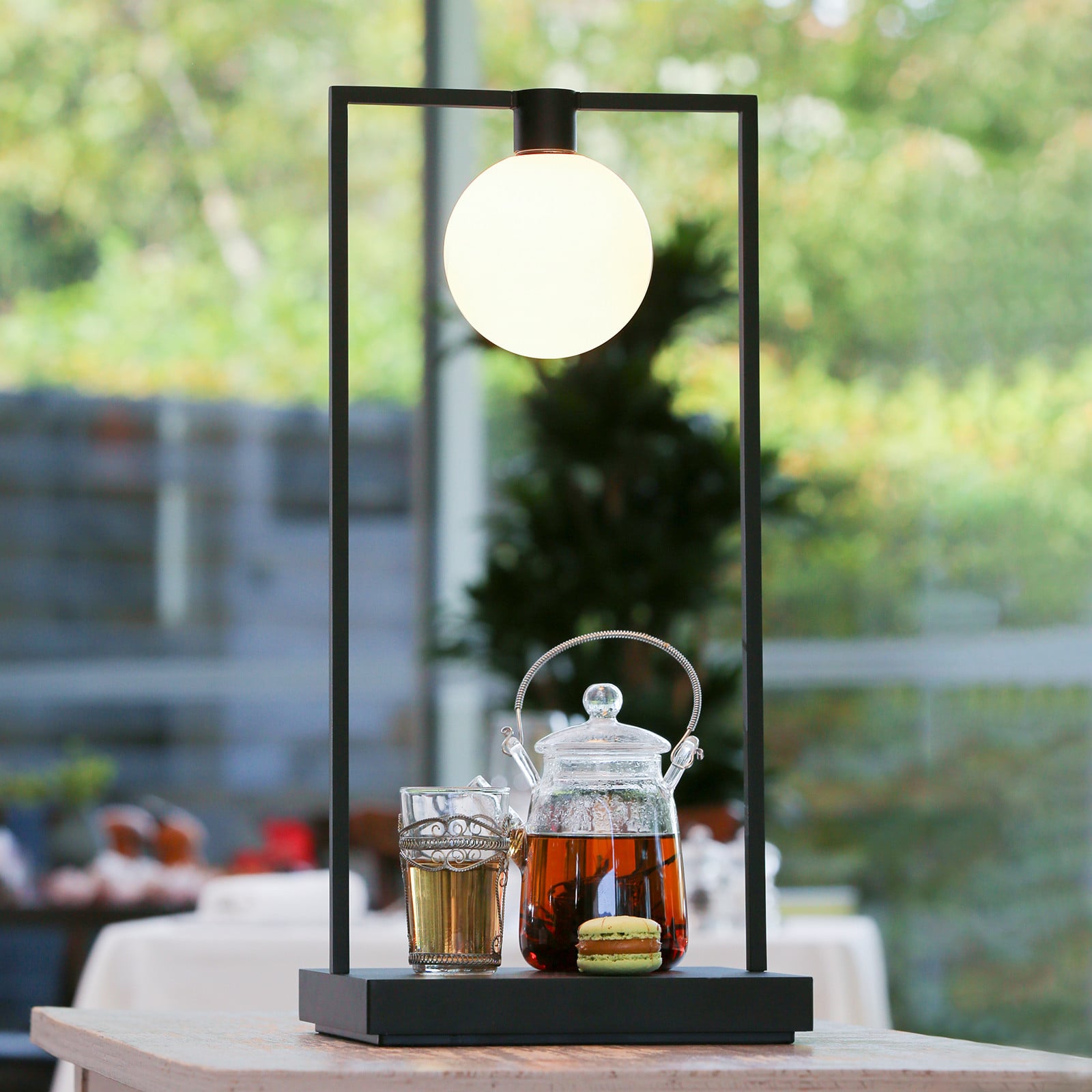 Stolna lampa Artemide Curiosity 36 sa staklenim sjenilom