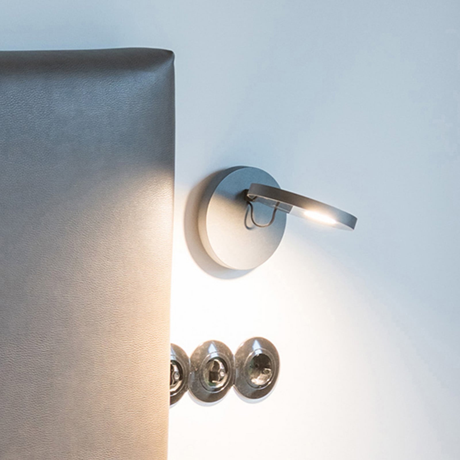 Artemide Demetra Spotlight zidna svjetiljka 2700K siva