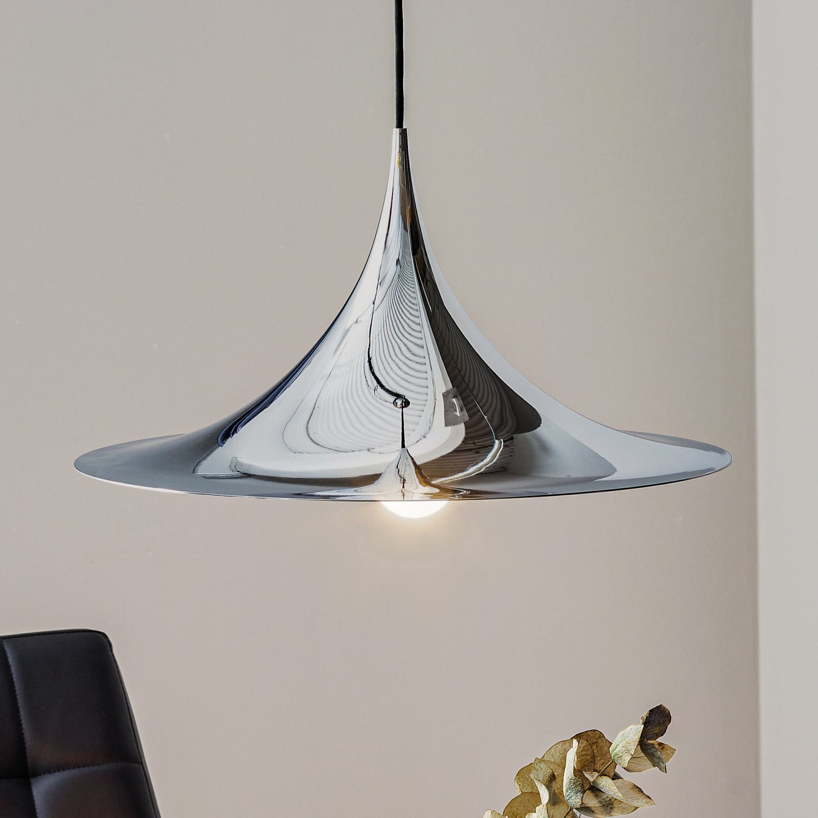 GUBI viseća svjetiljka Semi, Ø 47 cm, krom