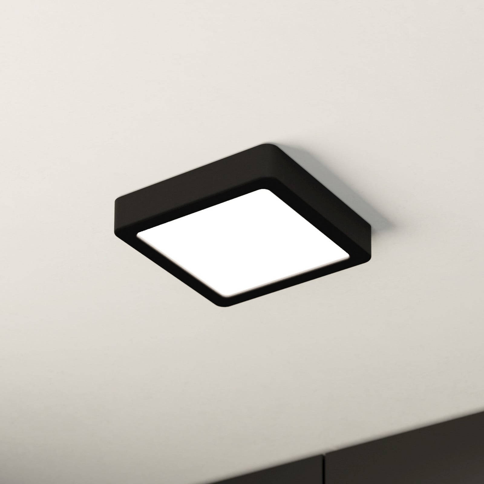LED stropna svjetiljka Fueva 5 IP44 3000K crna 16x16cm