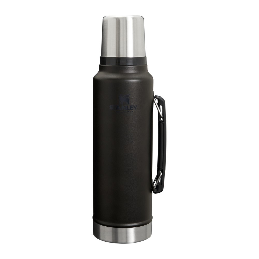 Crna termosica od nehrđajućeg čelika 1,4 l Legendary Classic Bottle Black 2.0 – Stanley