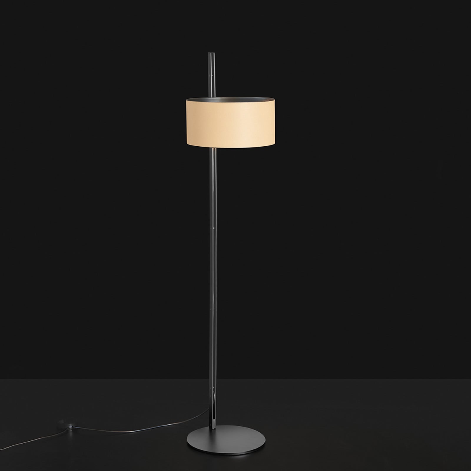 Oluce Parallel 396 podna svjetiljka, sjenilo od pješčane kože