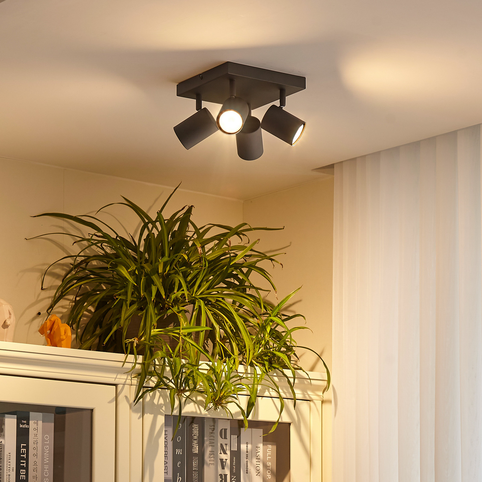 Lindby Jorell stropna svjetiljka, široka, crna, 4 žarulje.