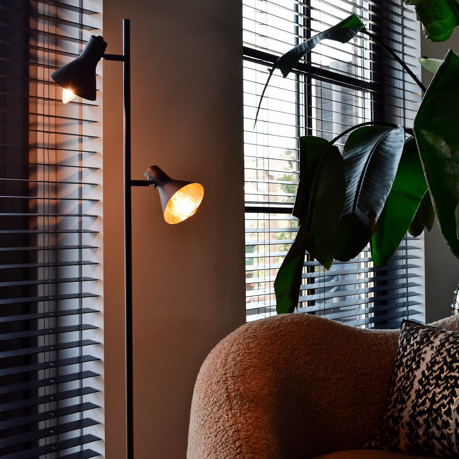 Calex Smart E14 4.9W LED žarna nit zlatna 1800-3000K