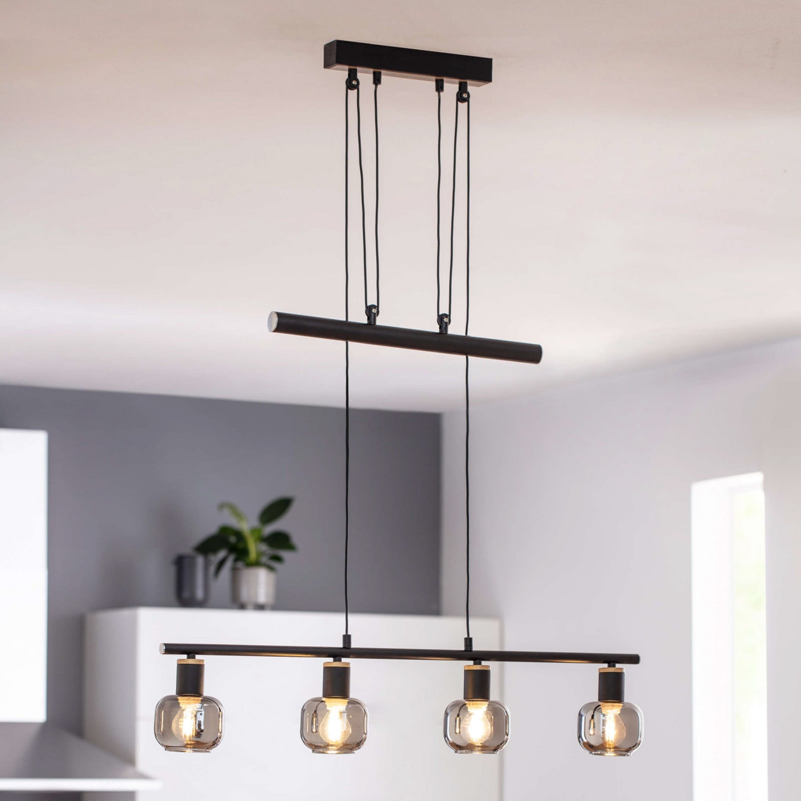 Barska visilica Fumoso 4 žarulje. crna/dimno siva