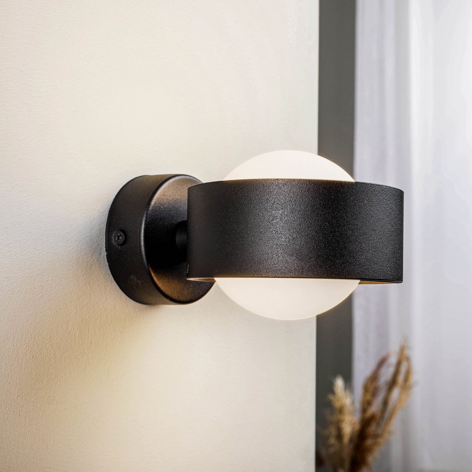 Mado zidna svjetiljka od čelika, crna, jedna žarulja