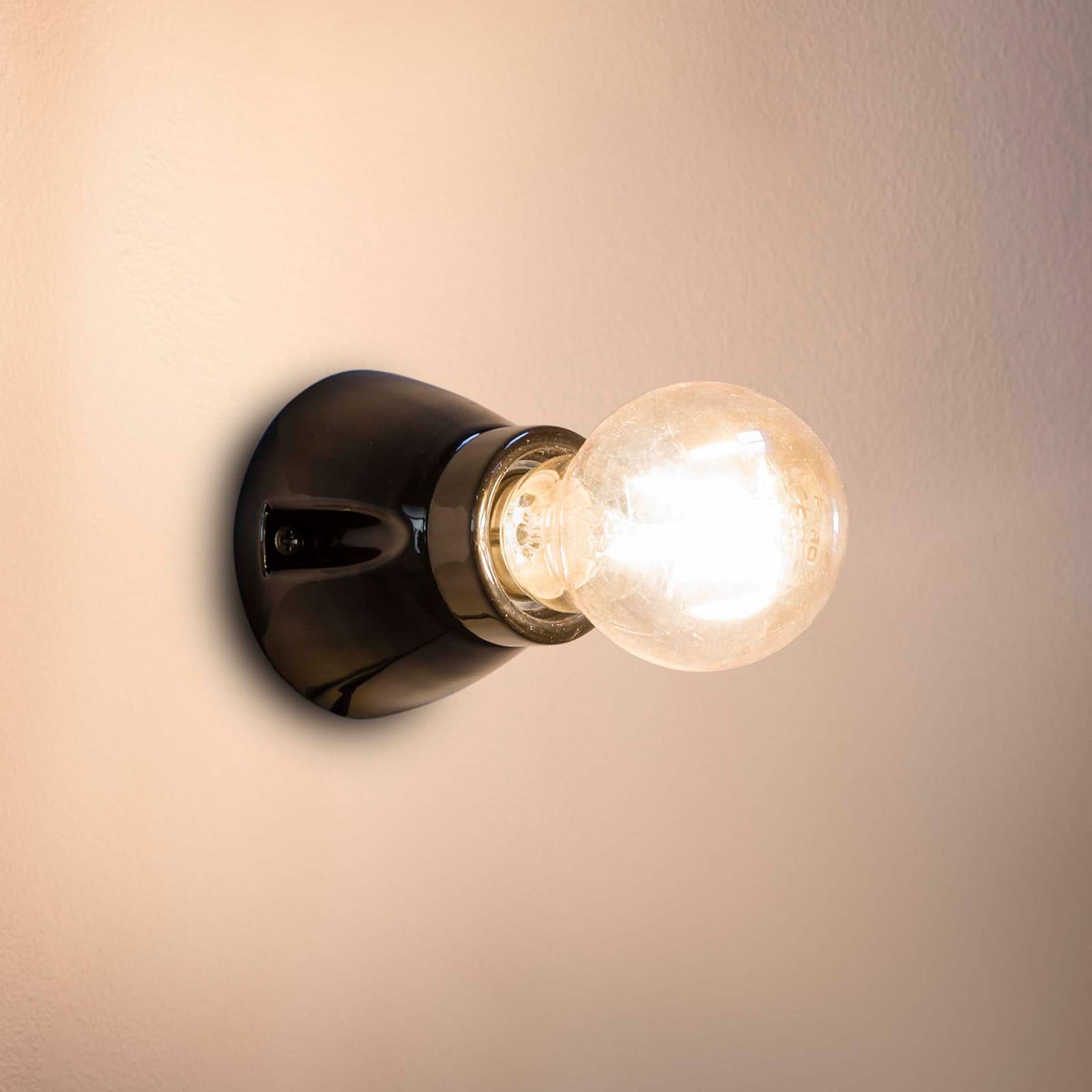 Kera zidna lampa, crna