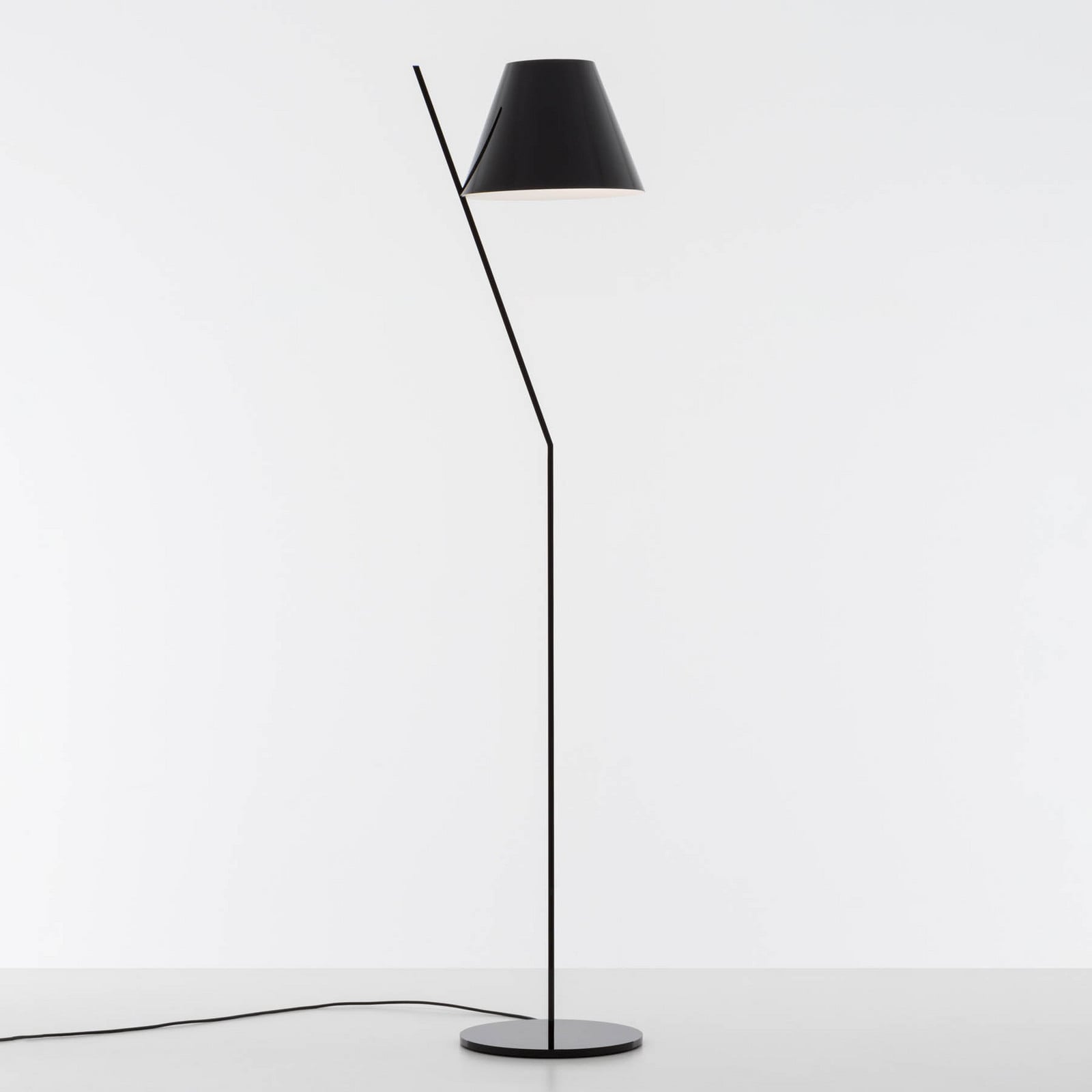 Artemide La Petite dizajnerska podna lampa, crna