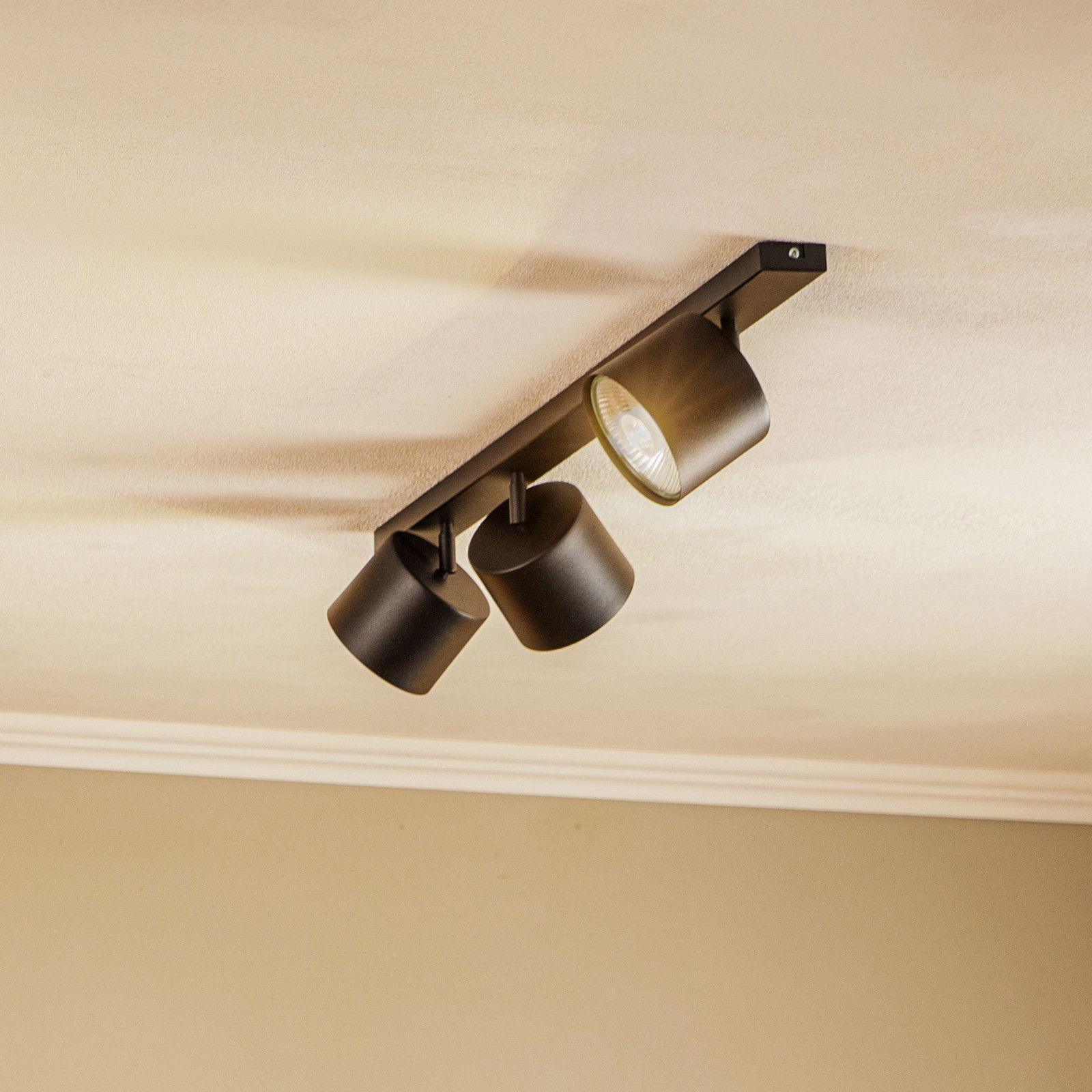 Plafonjera 1047, tri sijalice, crna