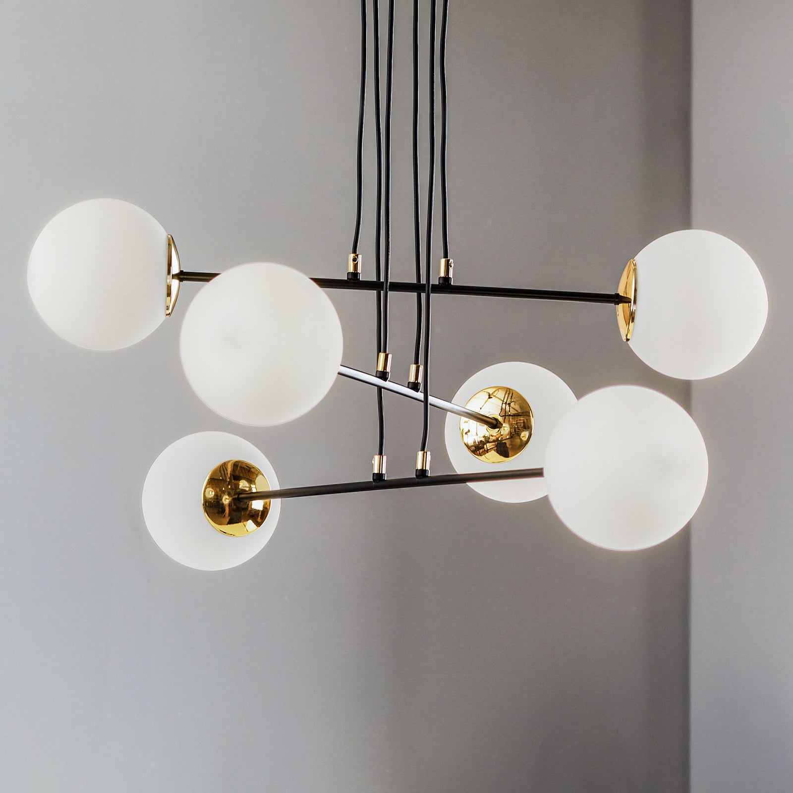 Viseća lampa Ognis 6, šest žarulja, crna/zlatna