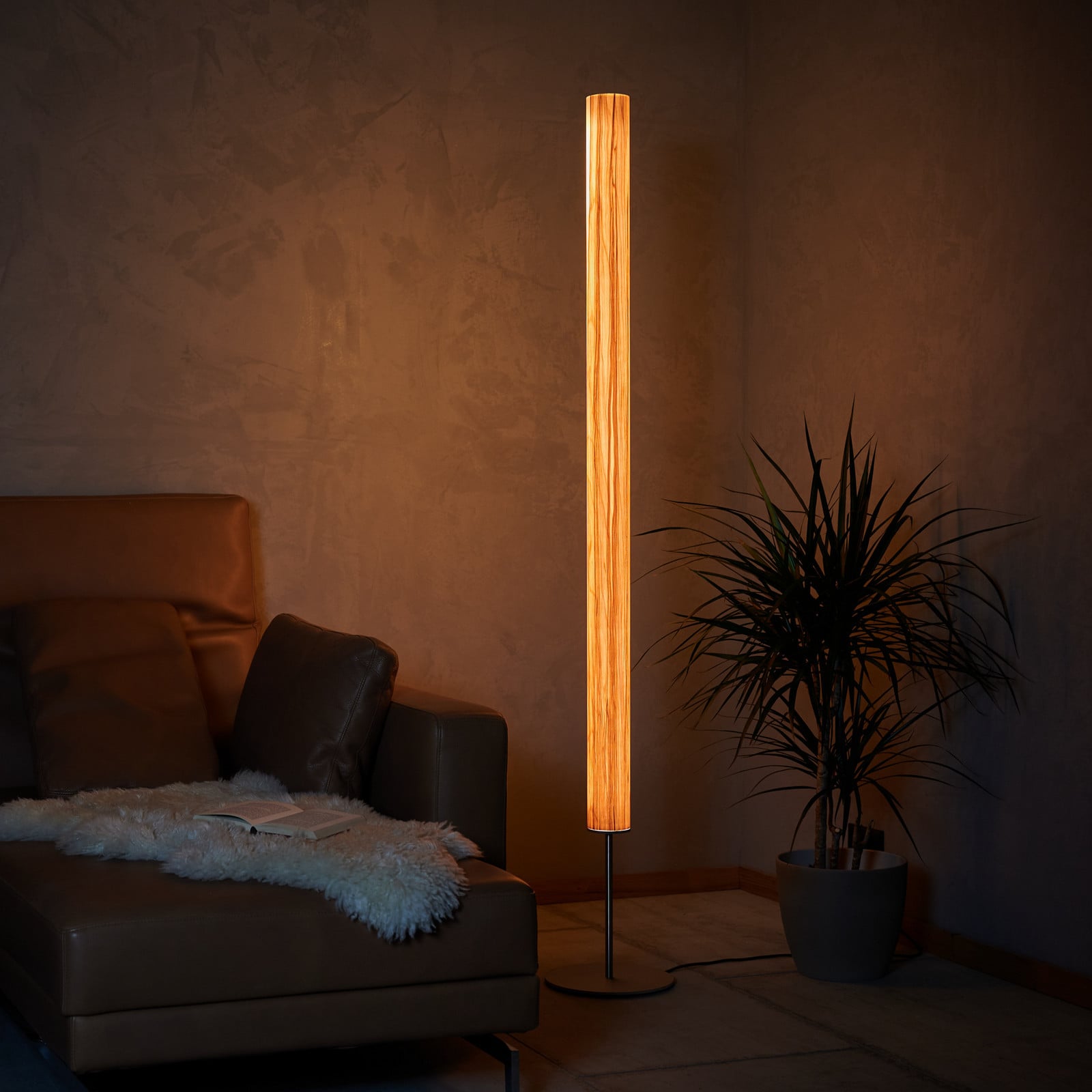 LeuchtNatur Gracia, sa šipkom, baza od crnog oraha