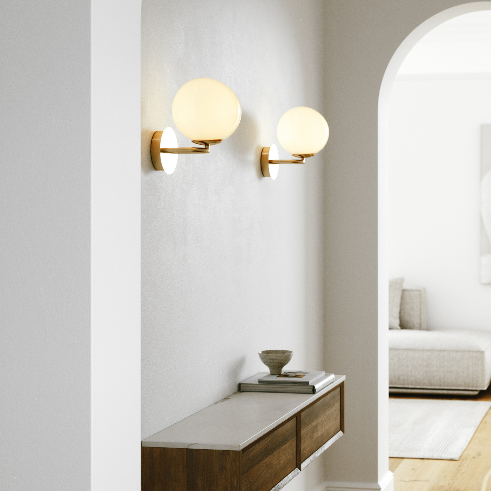 Oblikuje zidno svjetlo sa staklenim sjenilom, bijelo/mjed