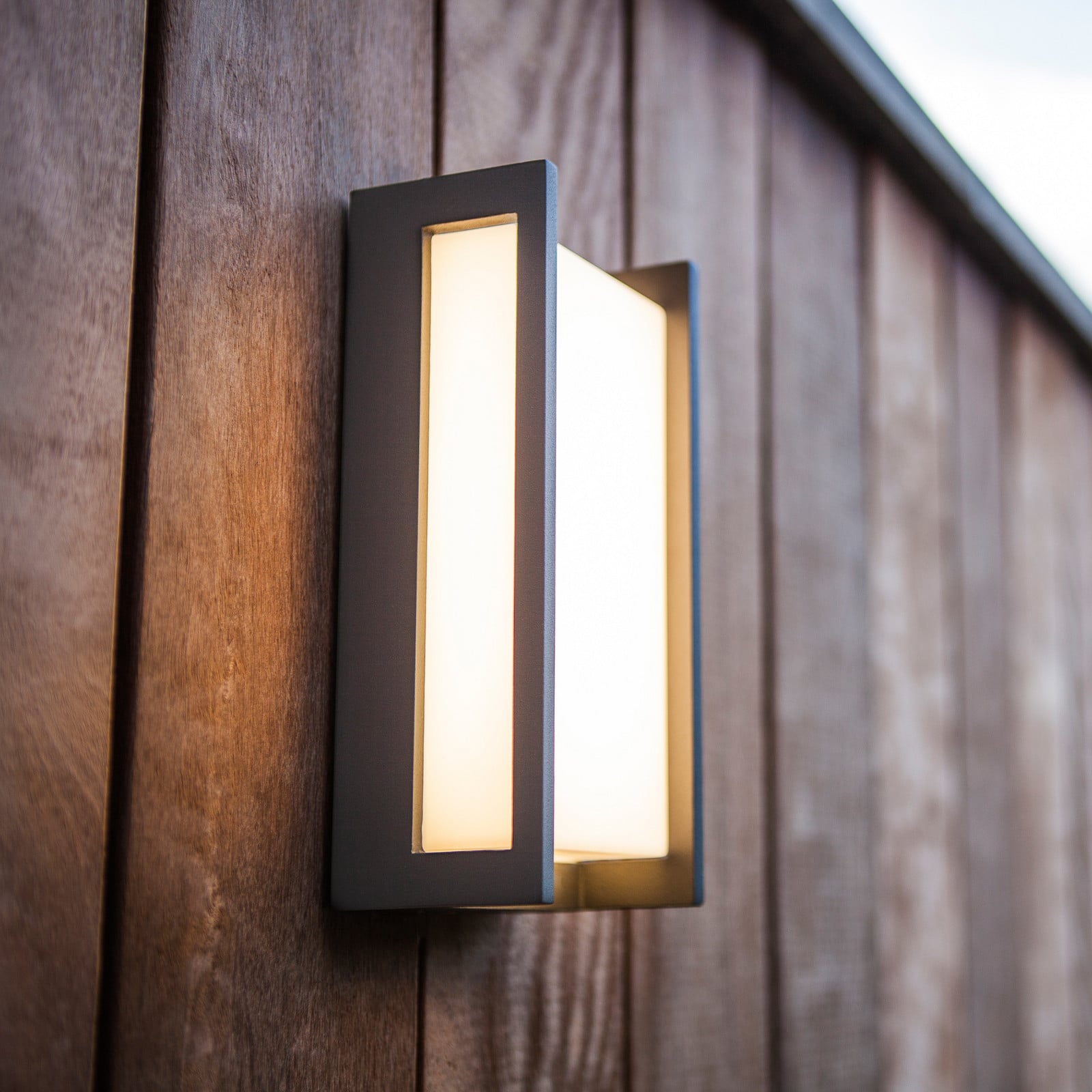 Qubo LED vanjska zidna svjetiljka, RGBW pametna kontrola