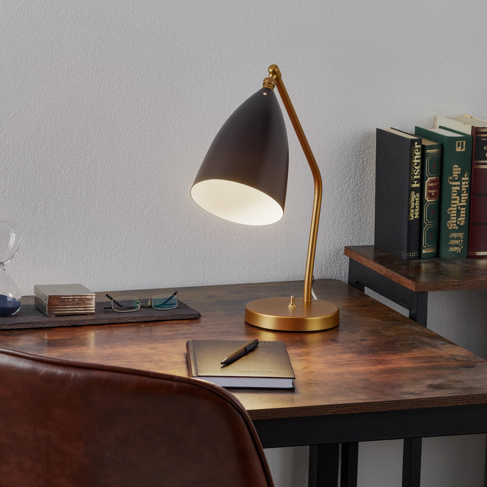 GUBI Gräshoppa stolna lampa, crna