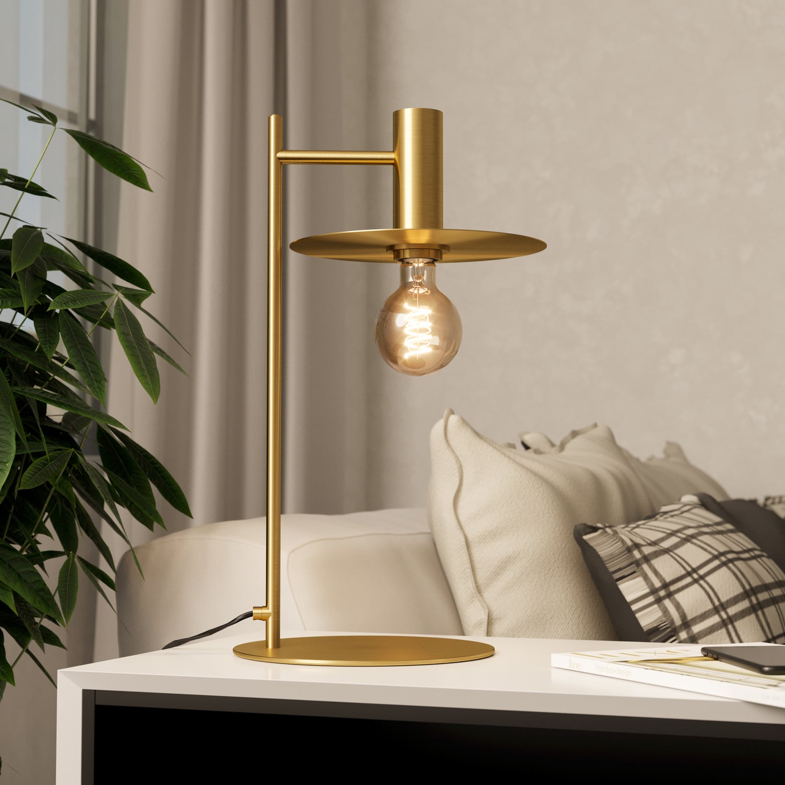 Stolna lampa Escandell od brušenog mesinga