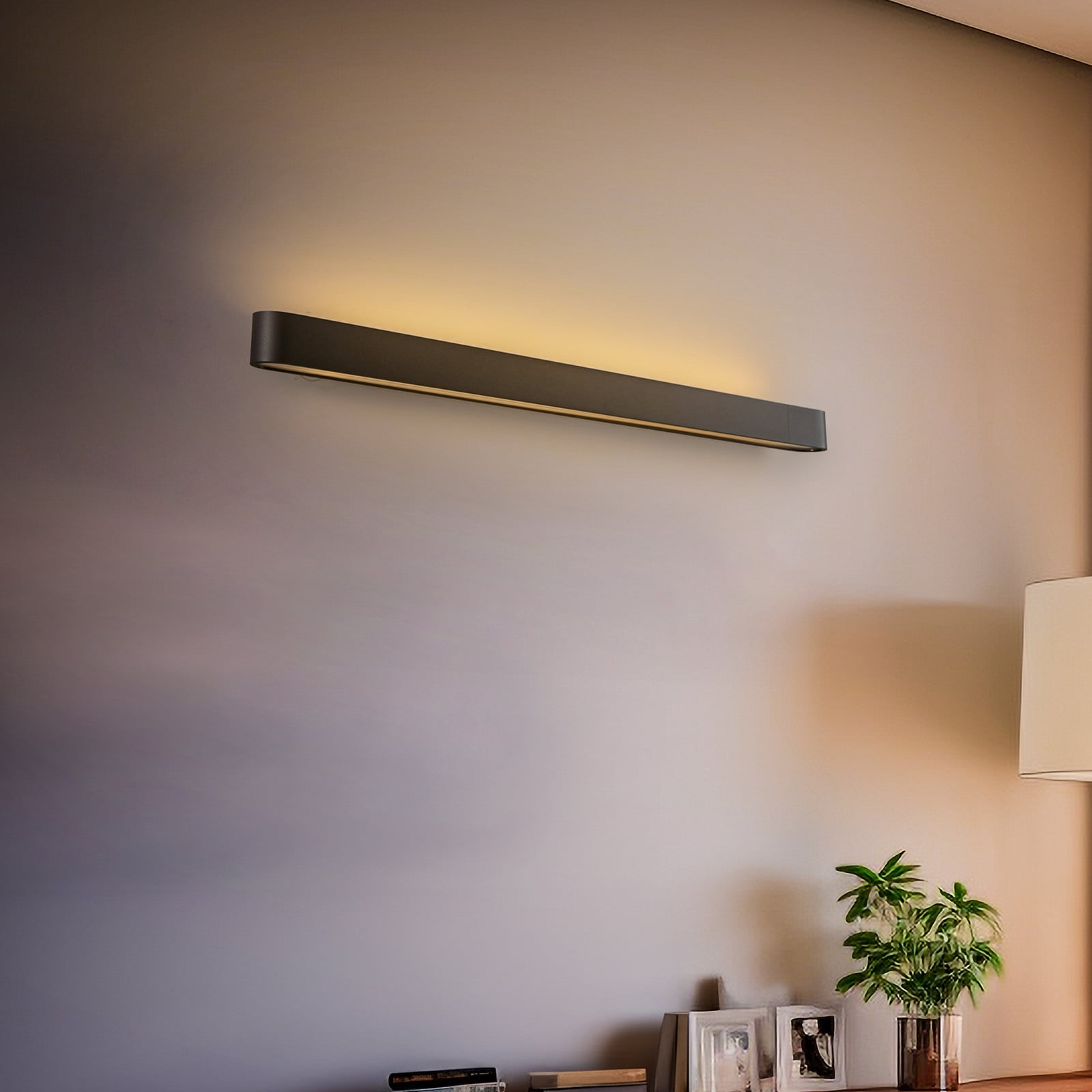 Zidna svjetiljka Soft, širina 90 cm, grafit, aluminij, G13