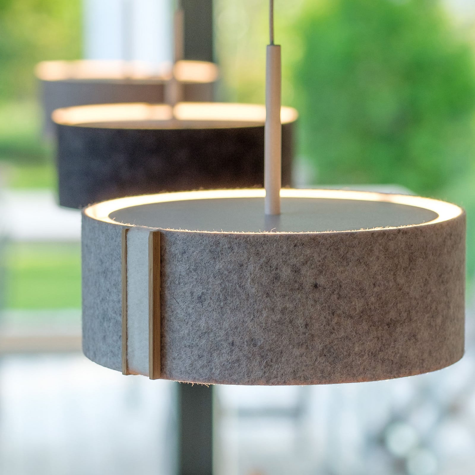 LED viseća svjetiljka LARAfelt S, Ø20cm, siva/prvobijela