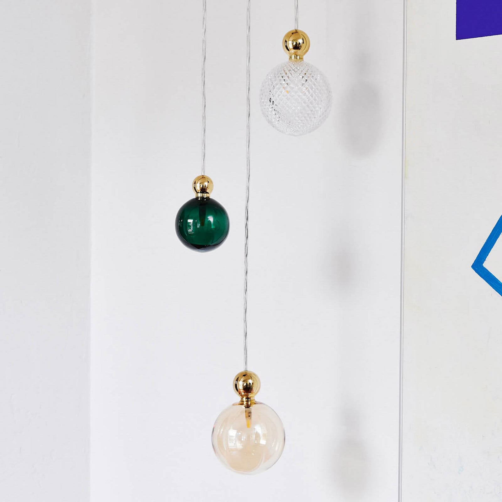 EBB & FLOW Uva M viseća lampa Kugla zlatno bršljan zelena