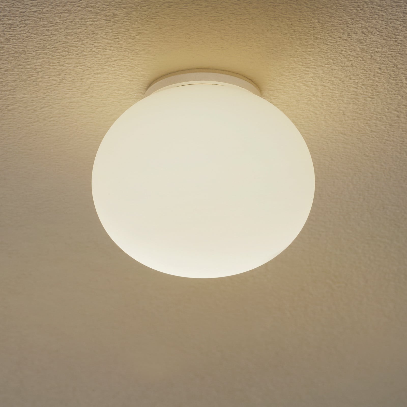 FLOS Mini Glo-Ball C/W - dizajnerska stropna svjetiljka