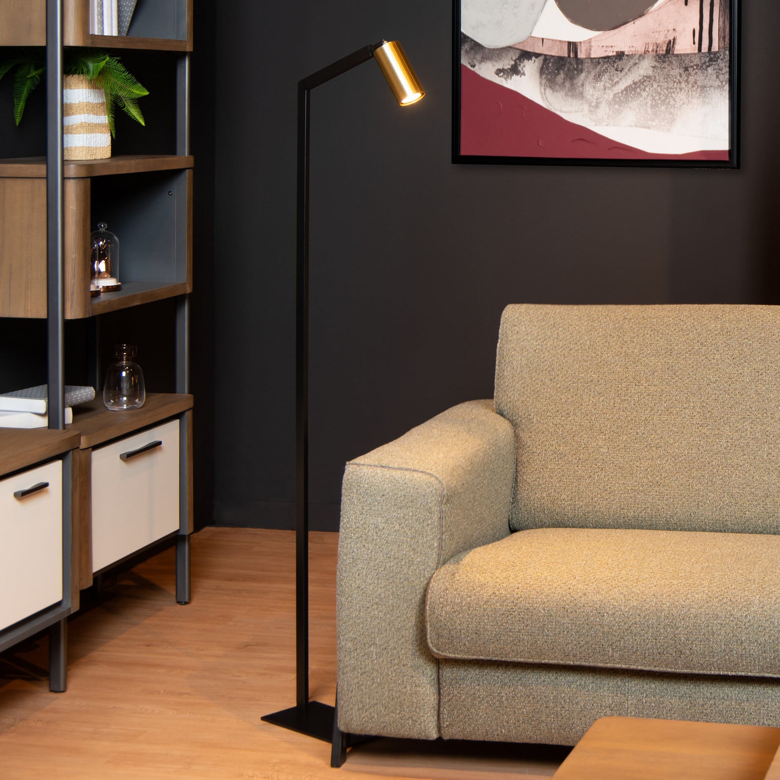 Podna lampa Sybil može se okretati i zakretati crno/zlatno