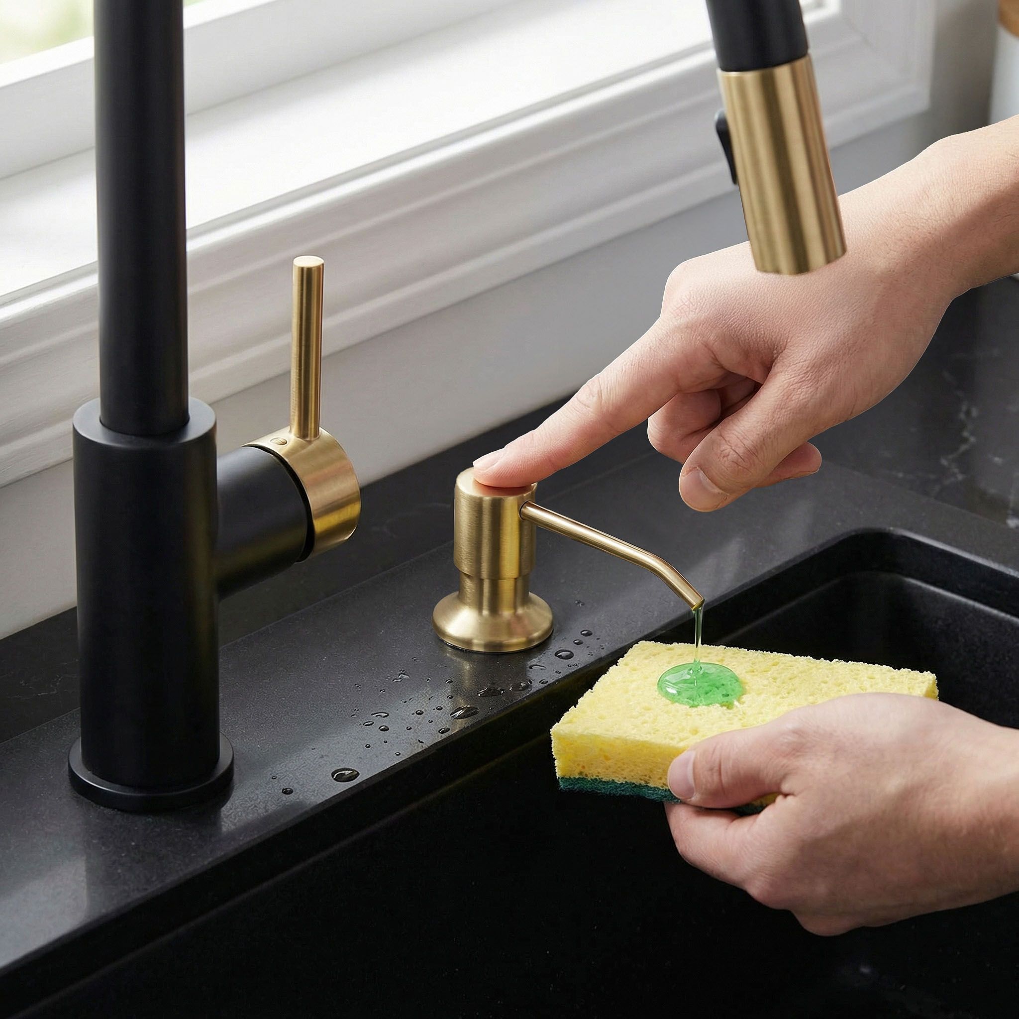 Dozator za tekućinu Rea LON Brush Gold