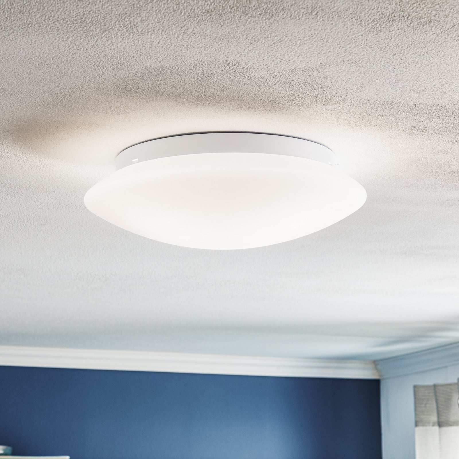 Gjovik stropna svjetiljka s opalno bijelim staklom, Ø 40 cm