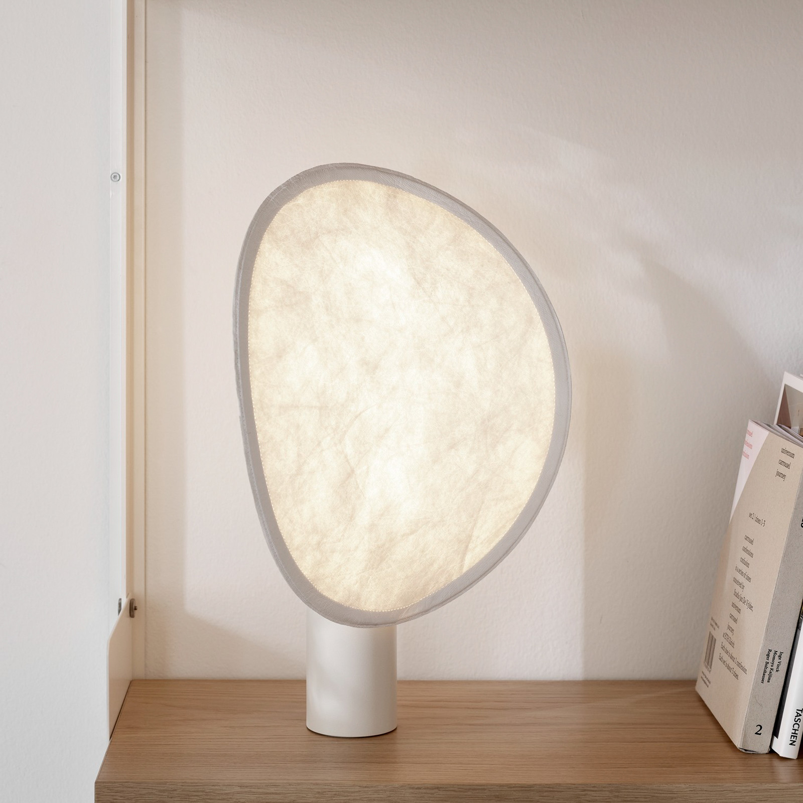 New Works Tense stolna lampa na baterije bijela