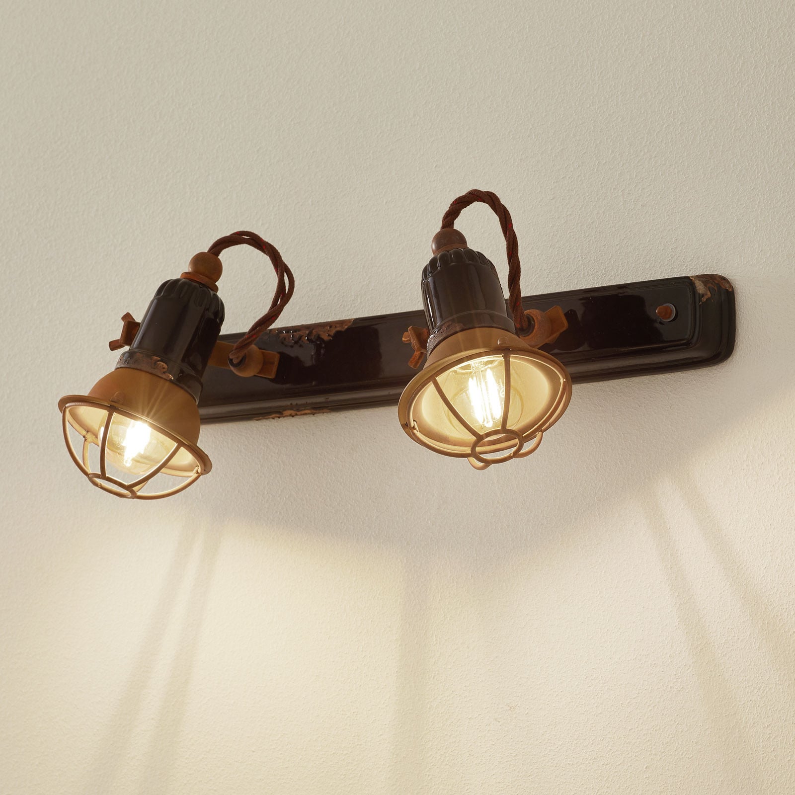 Zidna lampa C1676/1 s košarom, dvije žarulje, crna