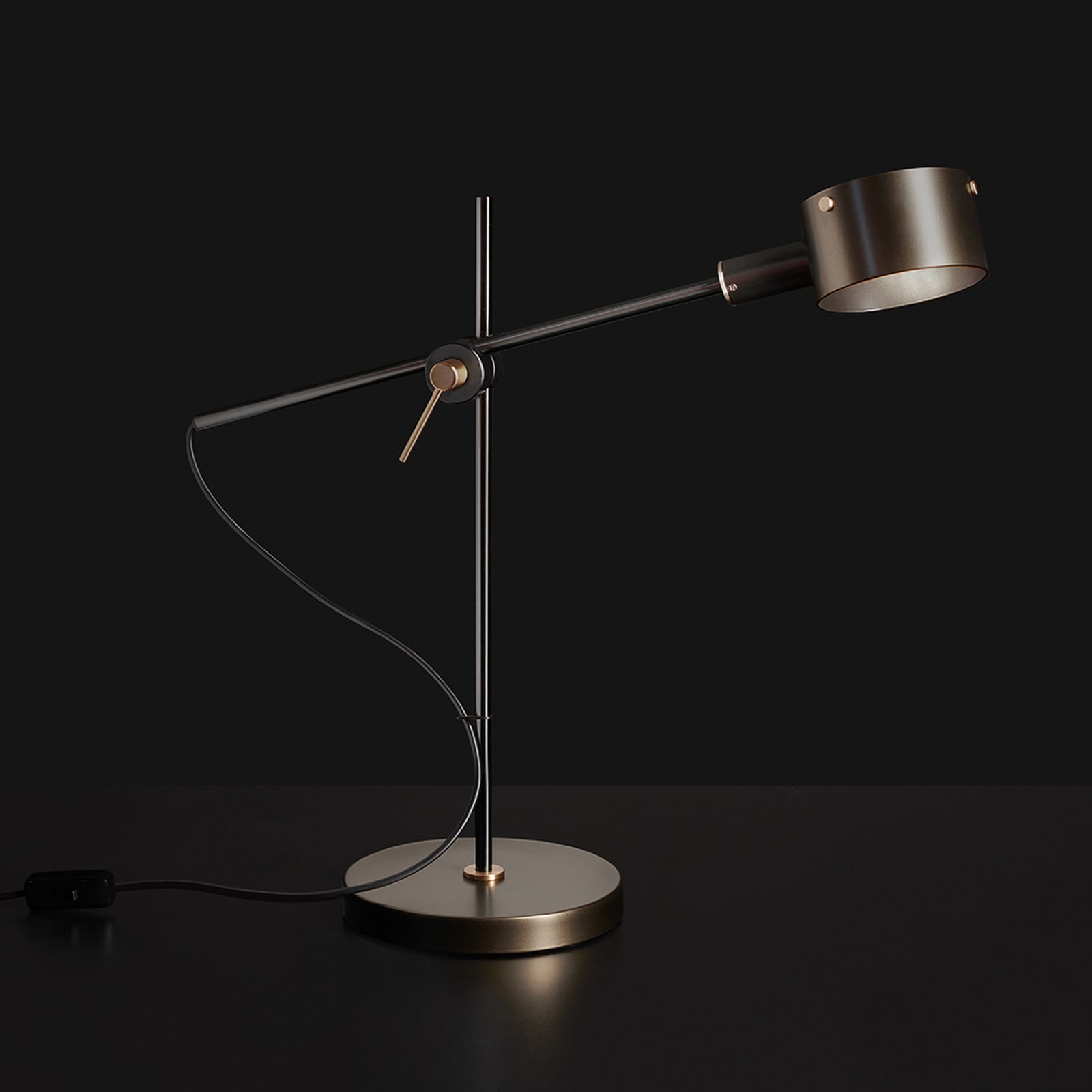 Oluce G.O. 252 LED stolna lampa, crna